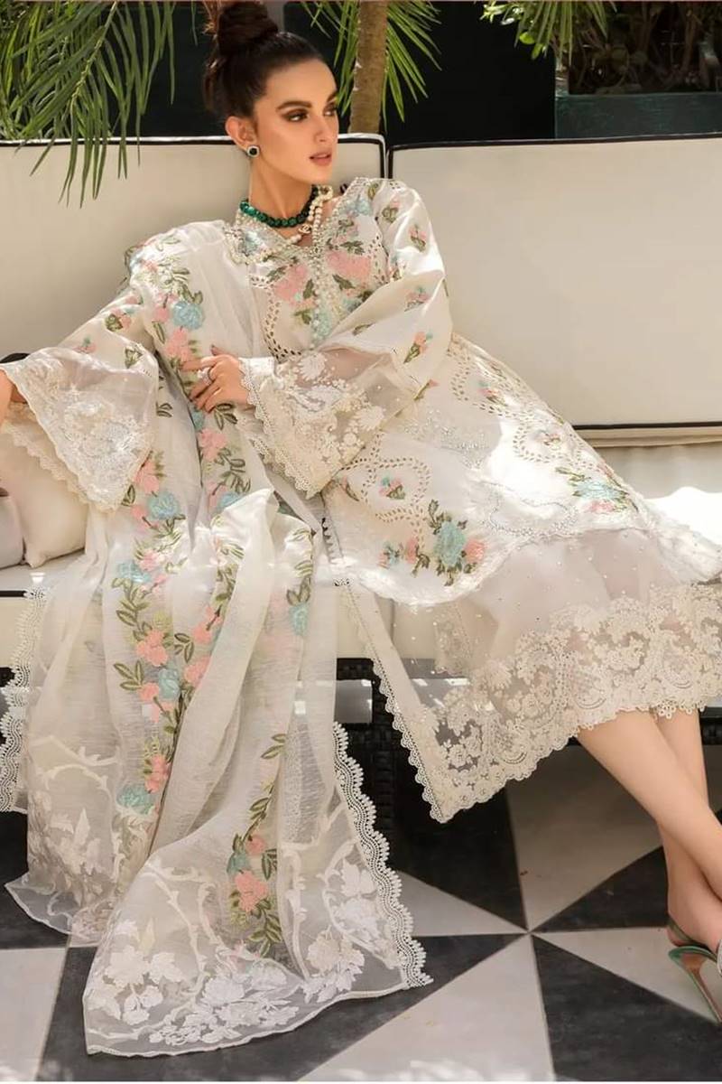 Aim Collections® Monsoon Blooms Dhanak Three Piece – Winter Collection 2025
